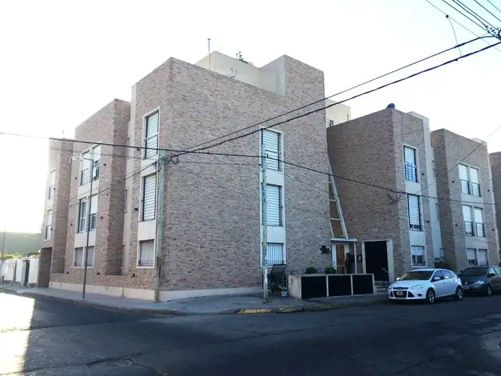 CHACABUCO 195, ESQUINA LEON GURUCIAGA — foto 1